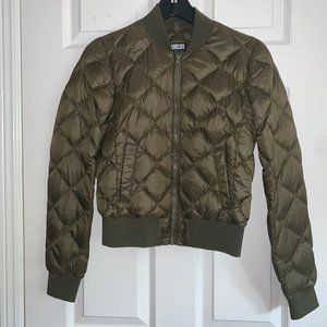 Aritzia TNA PARK LIFE Down Quilted Bomber Jacket Olive Green